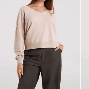 nuuds Women's SZ M Quiet Luxury Knit V-Neck Sweater Lagenlook Classic Comfy Chic